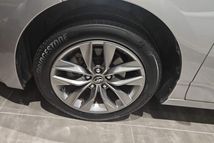 Used Toyota Avalon 2021 2.5L Luxury Edition Left Front Wheel Hub