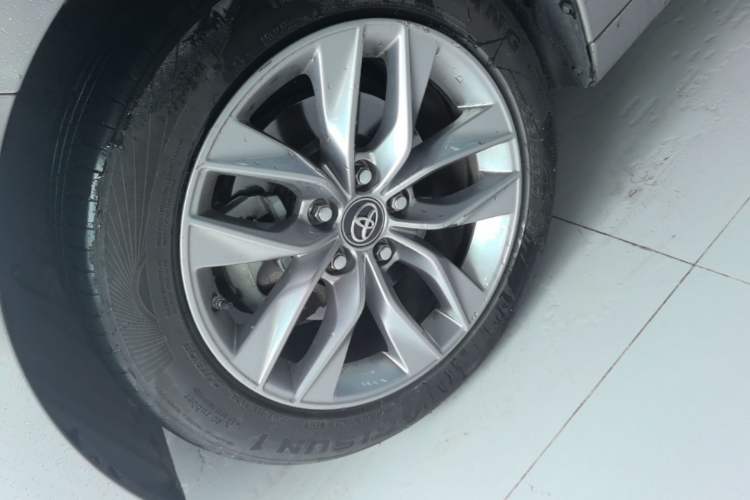 Used Toyota Avalon 2021 2.5L Luxury Edition Left Front Wheel Hub