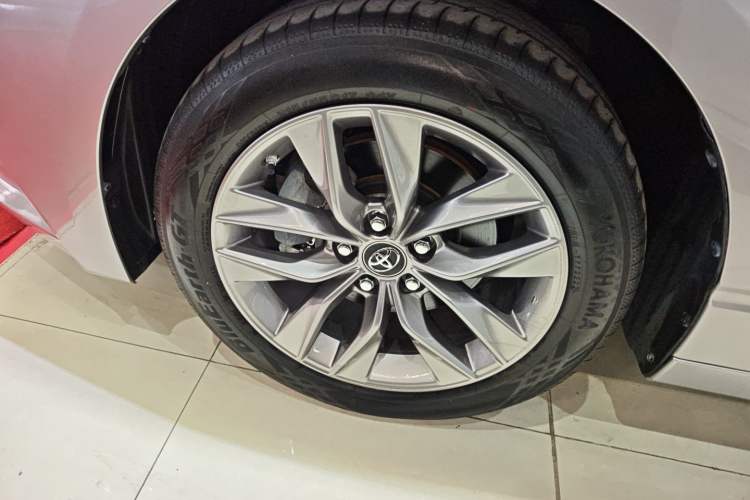 Used Toyota Avalon 2021 2.5L Luxury Edition Left Front Wheel Hub