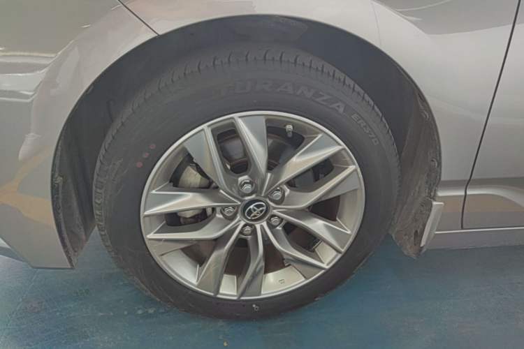 Used Toyota Avalon 2021 2.5L Luxury Edition Left Front Wheel Hub