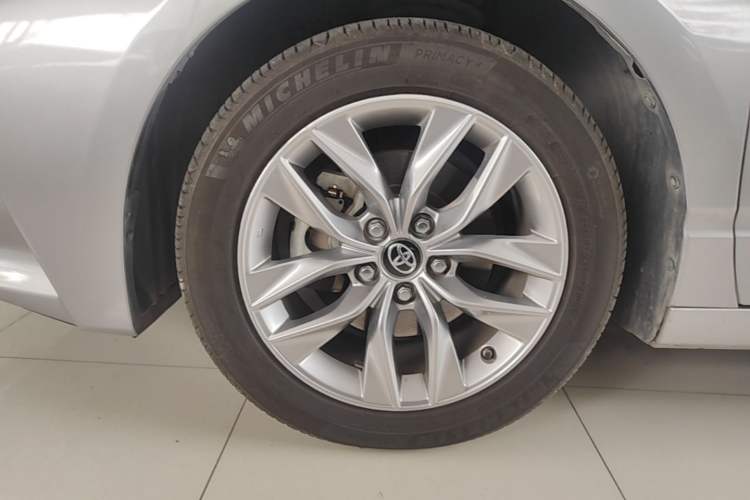 Used Toyota Avalon 2021 2.5L Luxury Edition Left Front Wheel Hub