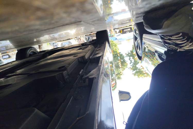 Used Toyota Avalon 2021 2.5L Luxury Edition Left Side Sill