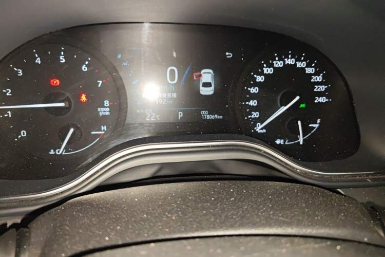Used Toyota Avalon 2021 2.5L Luxury Edition Odometer Close Up