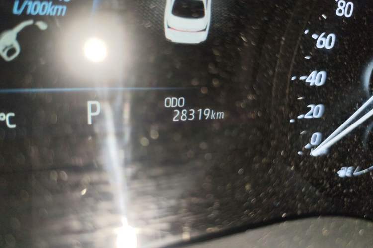 Used Toyota Avalon 2021 2.5L Luxury Edition Odometer Close Up