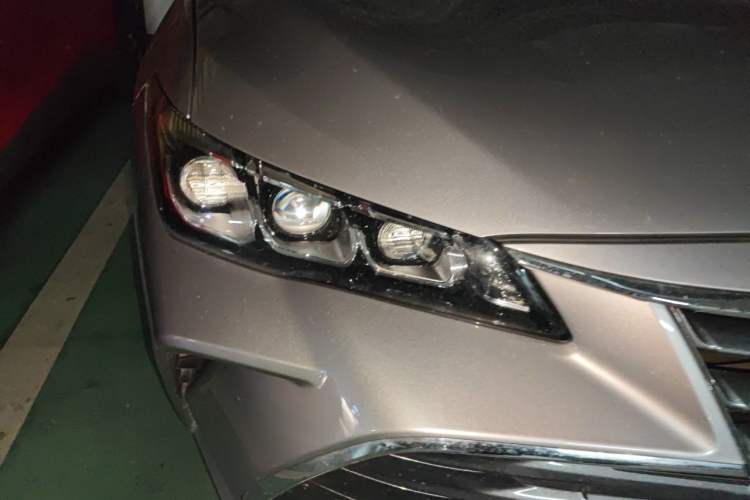 Used Toyota Avalon 2021 2.5L Luxury Edition Right Front Headlight