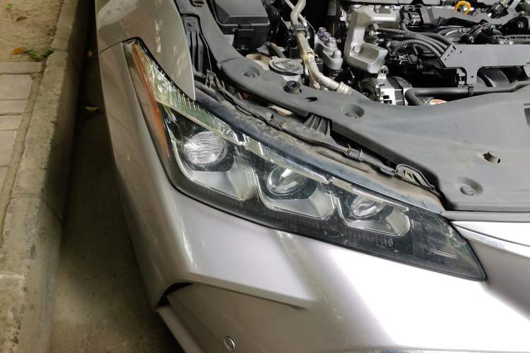 Used Toyota Avalon 2021 2.5L Luxury Edition Right Front Headlight