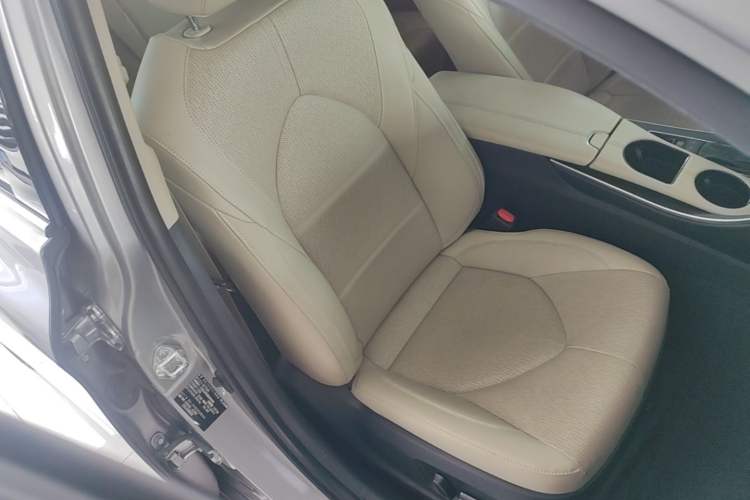 Used Toyota Avalon 2021 2.5L Luxury Edition Right Front Seat