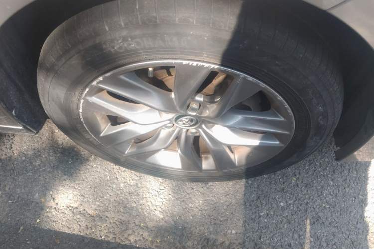 Used Toyota Avalon 2021 2.5L Luxury Edition Right Front Wheel Hub