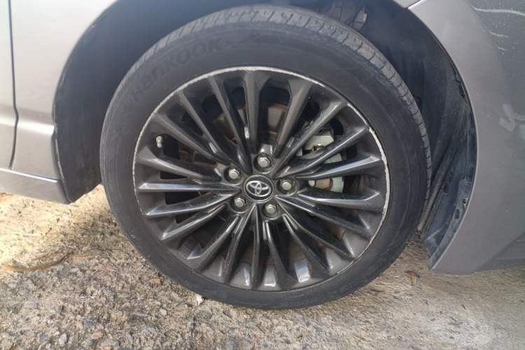 Used Toyota Avalon 2021 2.5L Touring Prestige SPORT Edition Right Front Wheel Hub