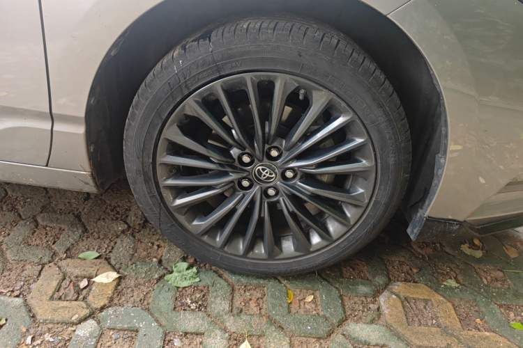 Used Toyota Avalon 2021 2.5L Touring Prestige SPORT Edition Right Front Wheel Hub