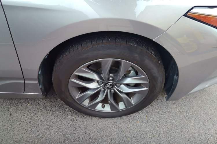 Used Toyota Avalon 2021 2.5L Luxury Edition Right Front Wheel Hub
