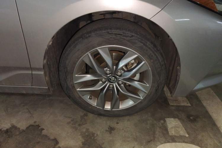 Used Toyota Avalon 2021 2.5L Luxury Edition Right Front Wheel Hub