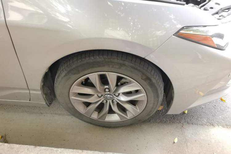 Used Toyota Avalon 2021 2.5L Luxury Edition Right Front Wheel Hub