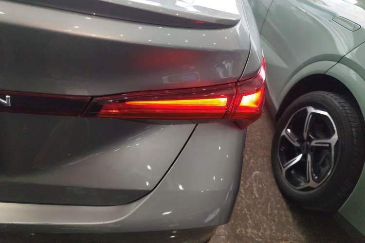 Used Toyota Avalon 2021 2.5L Luxury Edition Right Rear Taillight