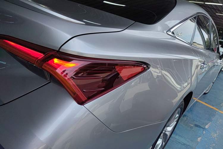 Used Toyota Avalon 2021 2.5L Luxury Edition Right Rear Taillight