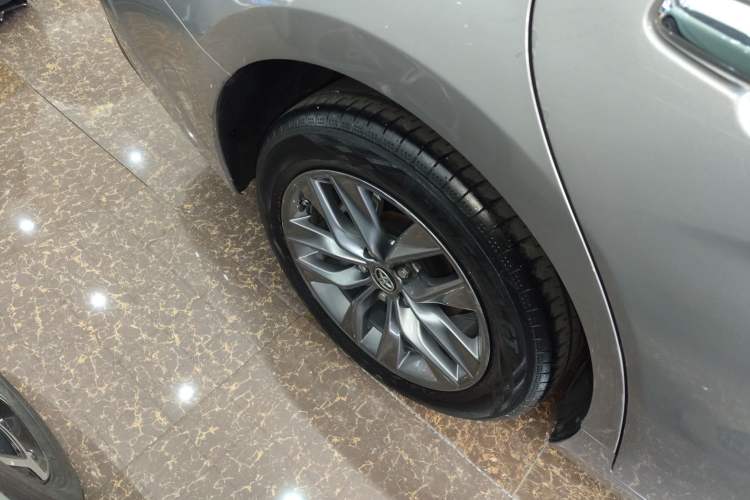 Used Toyota Avalon 2021 2.5L Luxury Edition Right Rear Wheel Hub