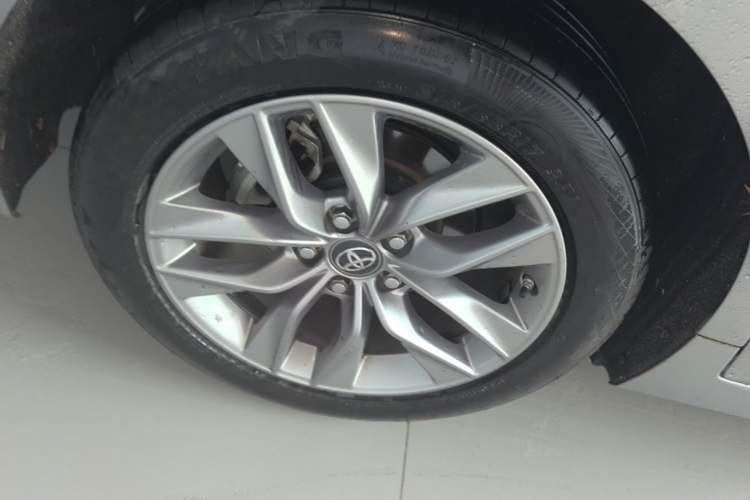 Used Toyota Avalon 2021 2.5L Luxury Edition Right Rear Wheel Hub