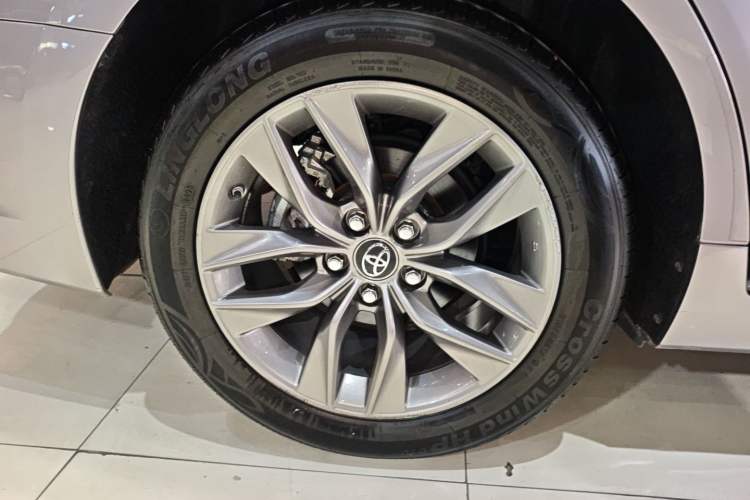 Used Toyota Avalon 2021 2.5L Luxury Edition Right Rear Wheel Hub