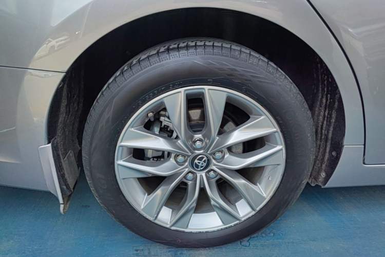 Used Toyota Avalon 2021 2.5L Luxury Edition Right Rear Wheel Hub