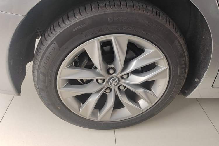 Used Toyota Avalon 2021 2.5L Luxury Edition Right Rear Wheel Hub