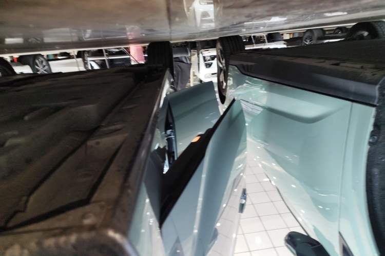 Used Toyota Avalon 2021 2.5L Luxury Edition Right Side Sill