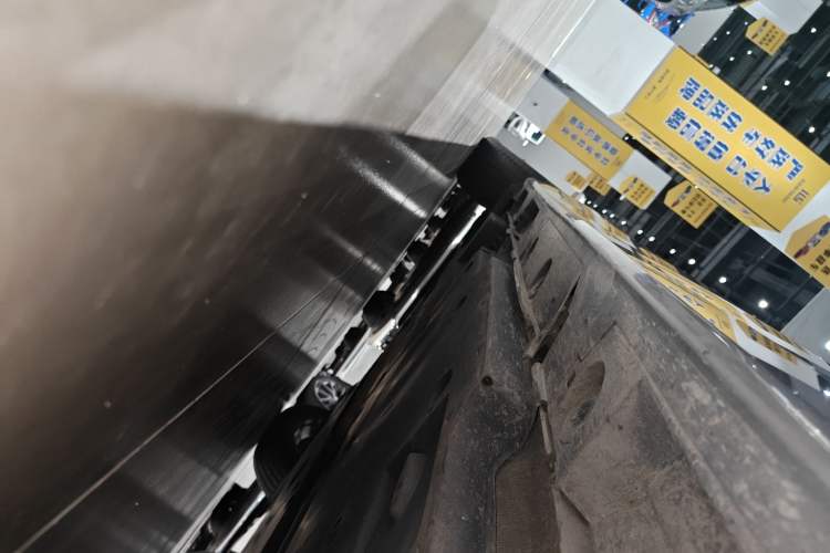 Used Toyota Avalon 2021 2.5L Luxury Edition Right Side Sill