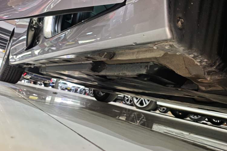 Used Toyota Avalon 2021 2.5L Luxury Edition Right Side Sill