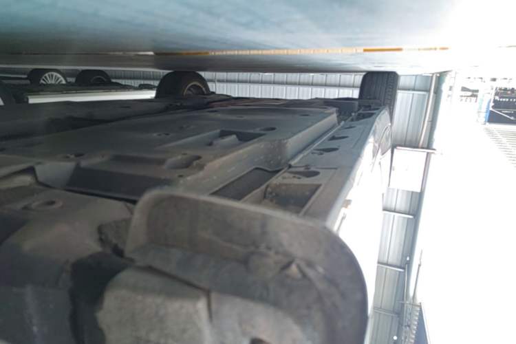 Used Toyota Avalon 2021 2.5L Luxury Edition Right Side Sill