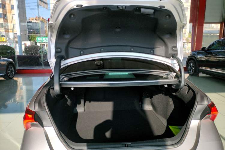 Used Toyota Avalon 2021 2.5L Luxury Edition Trunk