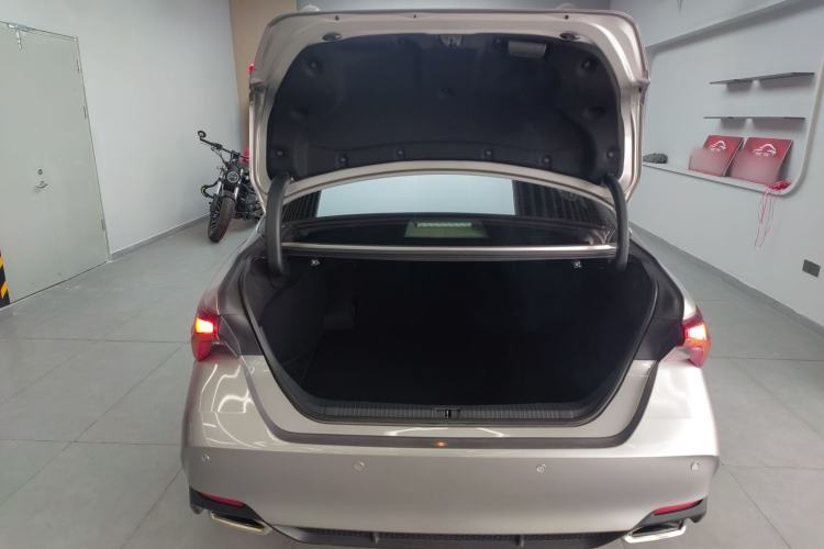Used Toyota Avalon 2021 2.5L Luxury Edition Trunk
