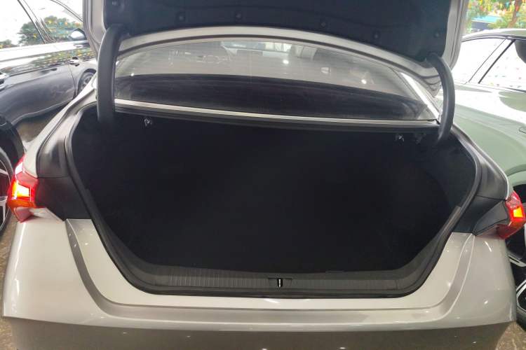 Used Toyota Avalon 2021 2.5L Luxury Edition Trunk