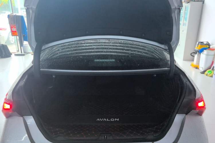 Used Toyota Avalon 2021 2.5L Luxury Edition Trunk