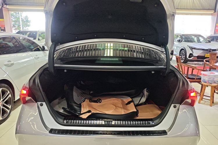 Used Toyota Avalon 2021 2.5L Luxury Edition Trunk