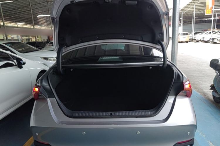 Used Toyota Avalon 2021 2.5L Luxury Edition Trunk