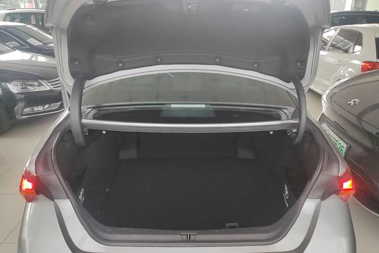 Used Toyota Avalon 2021 2.5L Luxury Edition Trunk