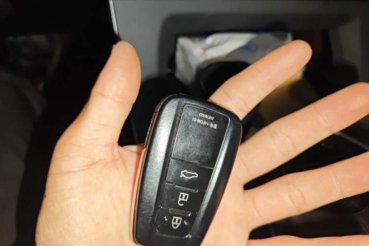 Used Toyota Avalon 2021 2.5L Luxury Edition Vehicle Key