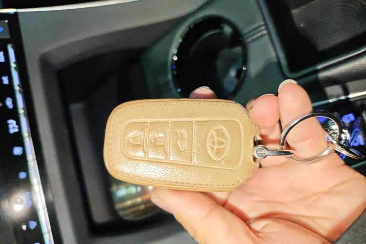 Used Toyota Avalon 2021 2.5L Luxury Edition Vehicle Key