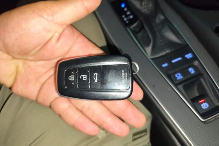 Used Toyota Avalon 2021 2.5L Luxury Edition Vehicle Key