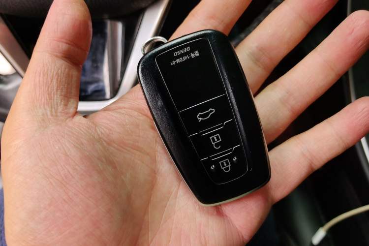 Used Toyota Avalon 2021 2.5L Luxury Edition Vehicle Key