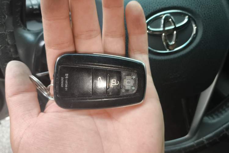 Used Toyota Avalon 2021 2.5L Luxury Edition Vehicle Key