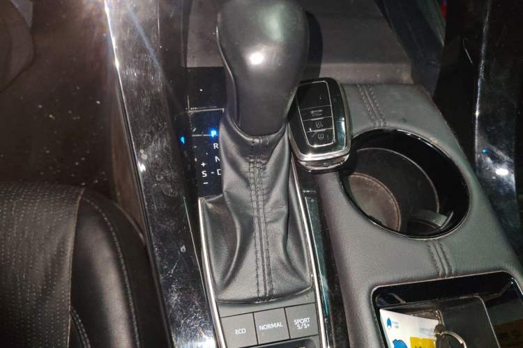 Used Toyota Avalon 2021 2.5L Luxury Edition Gear Lever