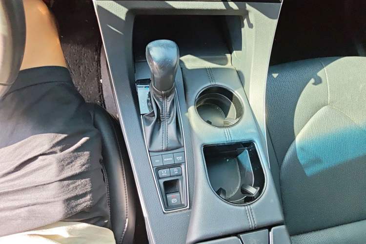 Used Toyota Avalon 2021 2.5L Luxury Edition Gear Lever