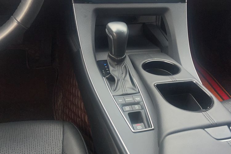 Used Toyota Avalon 2021 2.5L Luxury Edition Gear Lever