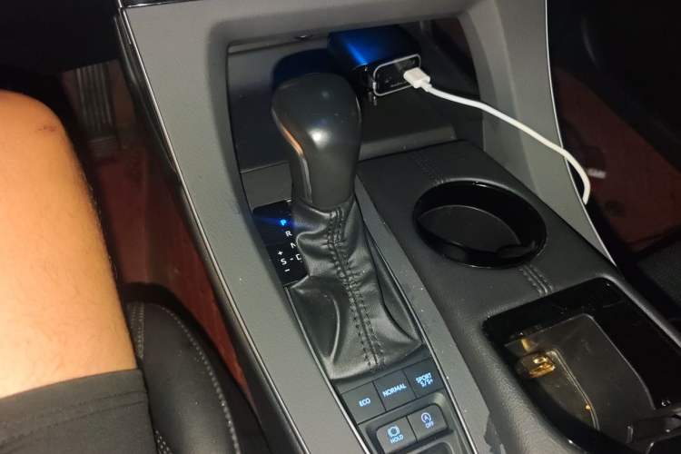 Used Toyota Avalon 2021 2.5L Luxury Edition Gear Lever