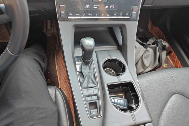 Used Toyota Avalon 2021 2.5L Luxury Edition Gear Lever