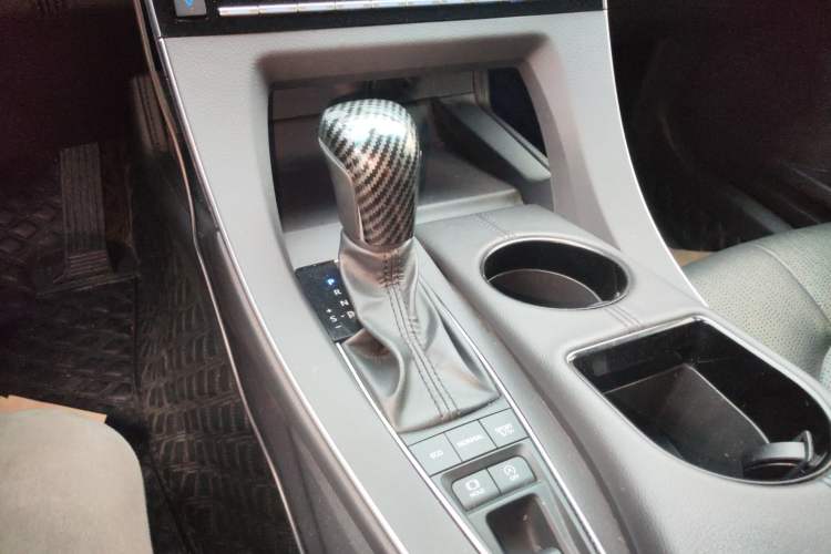 Used Toyota Avalon 2021 2.5L Luxury Edition Gear Lever