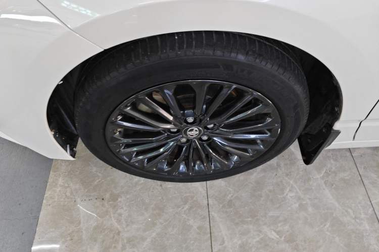 Used Toyota Avalon 2021 2.5L Touring Prestige SPORT Edition Left Front Wheel Hub