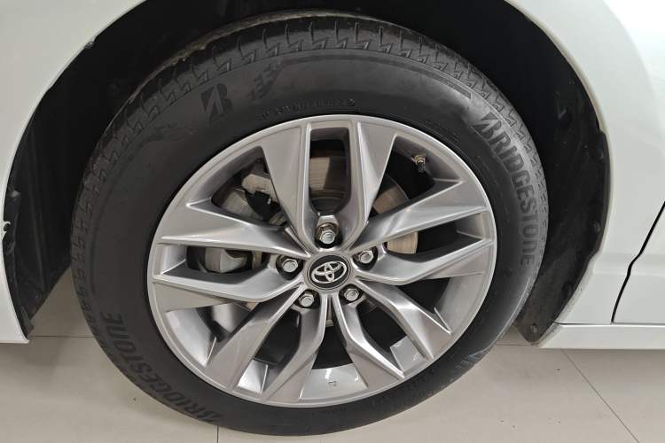 Used Toyota Avalon 2021 2.5L Luxury Edition Left Front Wheel Hub