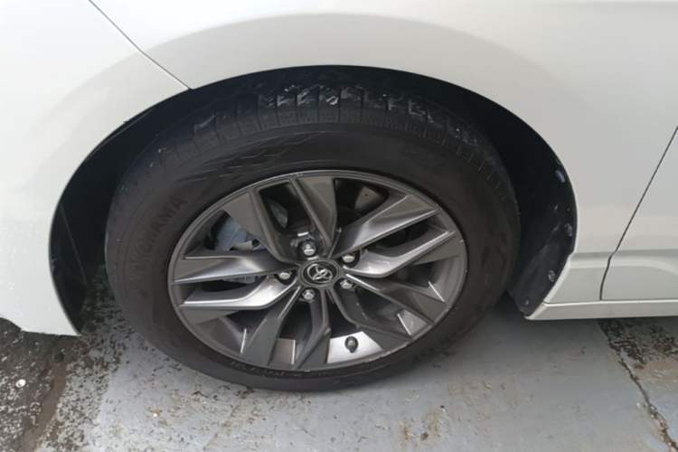 Used Toyota Avalon 2021 2.5L Luxury Edition Left Front Wheel Hub