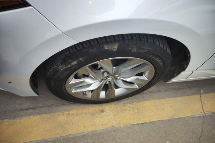 Used Toyota Avalon 2021 2.5L Luxury Edition Left Front Wheel Hub